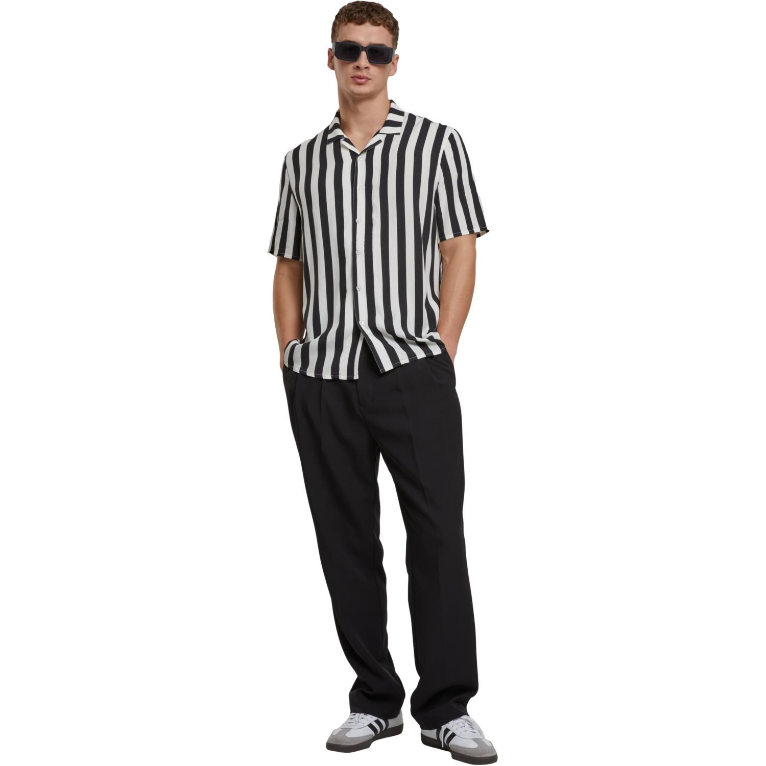 Urban Classics - Viscose Resort Shirt black offwhite