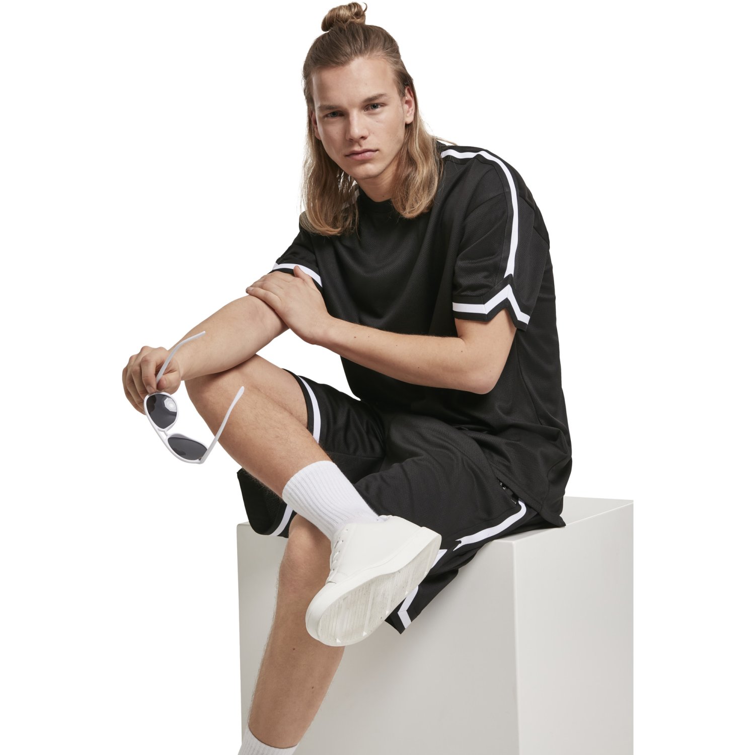 Urban Classics - Oversized Stripes Mesh Shirt schwarz