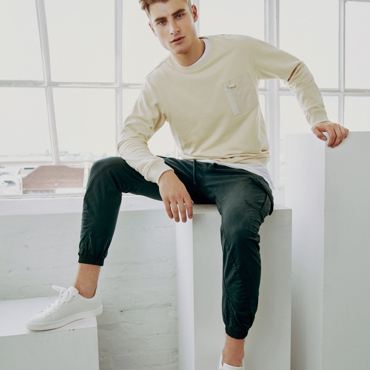 Urban Classics - CARGO Twill Jogging Pants bottle green