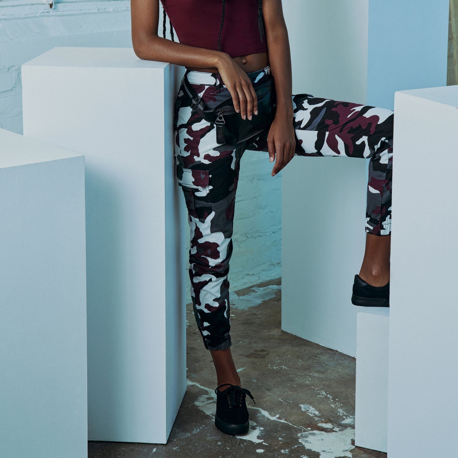 Urban Classics Ladies - High Waist Stretch Cargo Pants wine